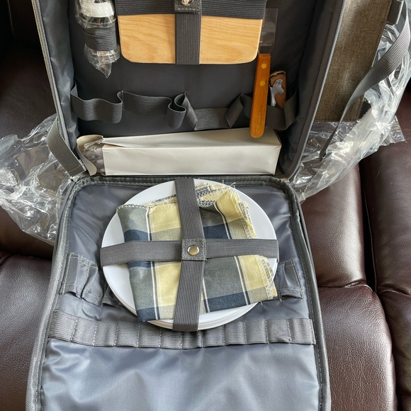 Picnic Backpack for 4 |Picnic Basket |Stylish All-in-One Picnic Bag - Picture 3 of 8